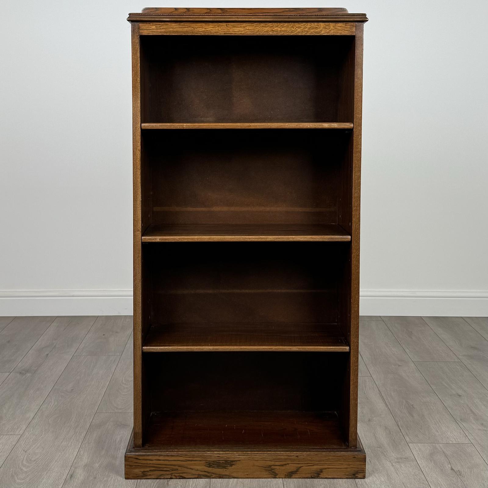 Antique 20th Century Good Quality Open Bookcase In Oak (1 of 8) Antique 20th Century Good Quality Open Bookcase In Oak (1 of 8)