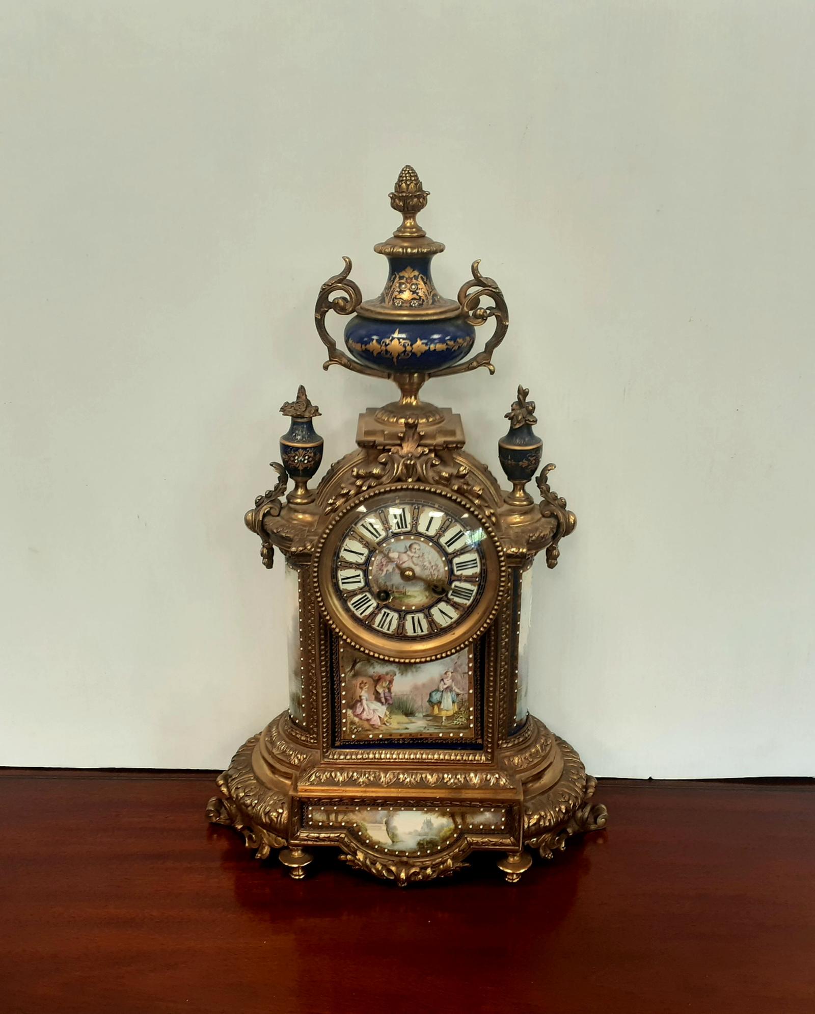 Antique Victorian Mantel Clock MS17460 / LA405860