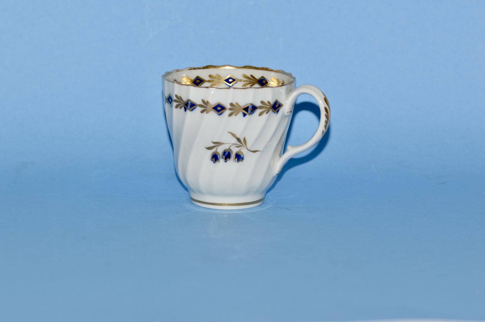 C1785-1800 Worcester Porcelain Spirally Fluted Coffee Cup (1 of 5)