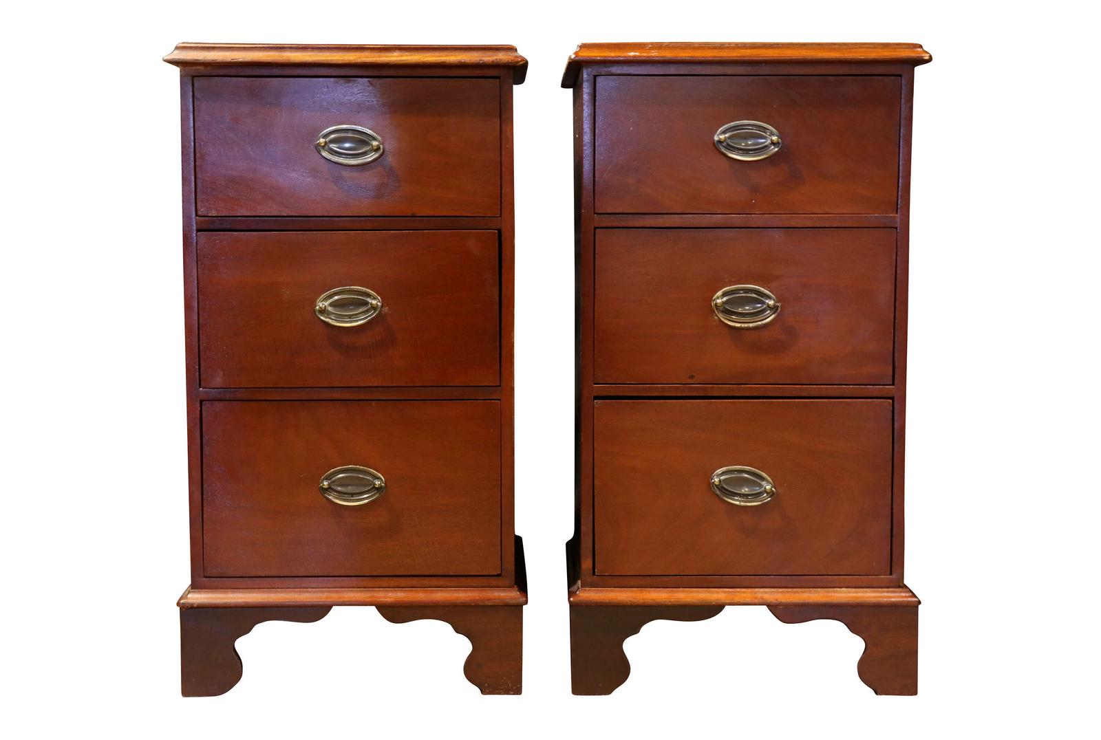 Pair of Victorian Mahogany Three Drawer Bedside Chests (Adapted) c.1880 (1 of 9) Pair of Victorian Mahogany Three Drawer Bedside Chests (Adapted) c.1880 (1 of 9)