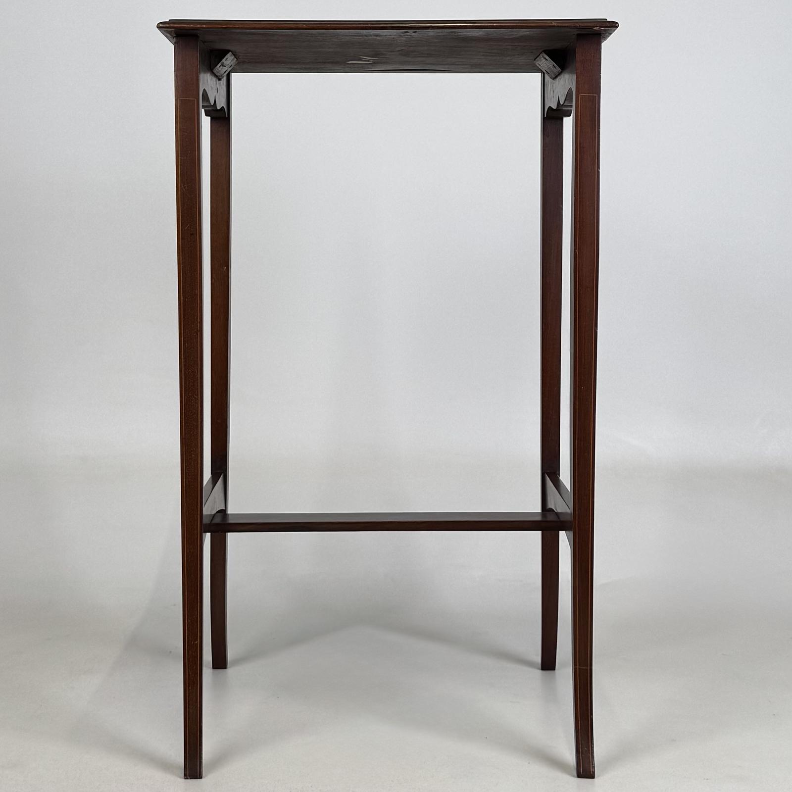 Antique 20th Century Edwardian Side Table in Mahogany (1 of 9) Antique 20th Century Edwardian Side Table in Mahogany (1 of 9)