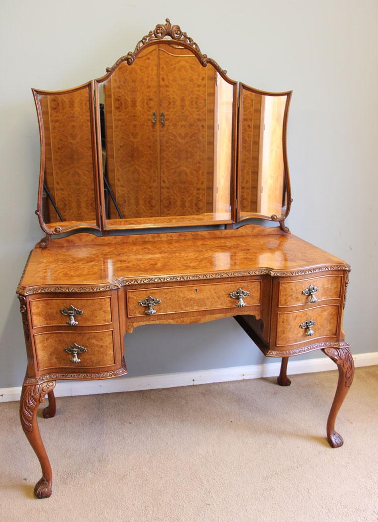 Quality Burr Walnut Dressing Table (1 of 14) Quality Burr Walnut Dressing Table (1 of 14)