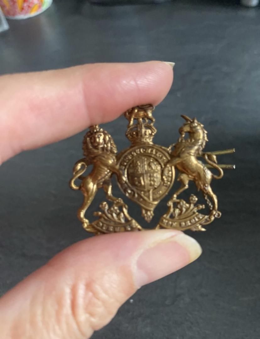 World War 1 General Service Corps Cap Badge Royal Arms King’s Crown (1 of 3) World War 1 General Service Corps Cap Badge Royal Arms King’s Crown (1 of 3)