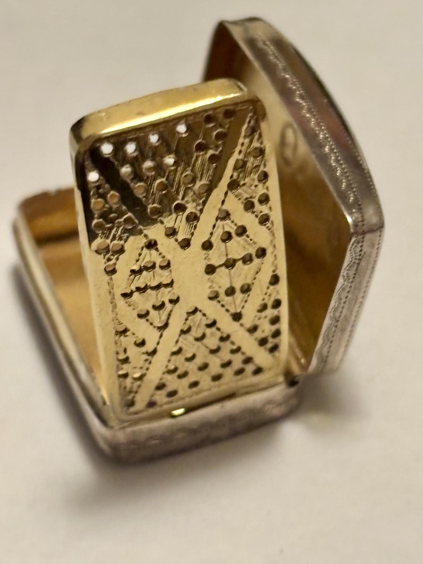 George III Curved Silver Gilt Vinaigrette Birmingham 1808 Wardell & Kempson (1 of 11) George III Curved Silver Gilt Vinaigrette Birmingham 1808 Wardell & Kempson (1 of 11)