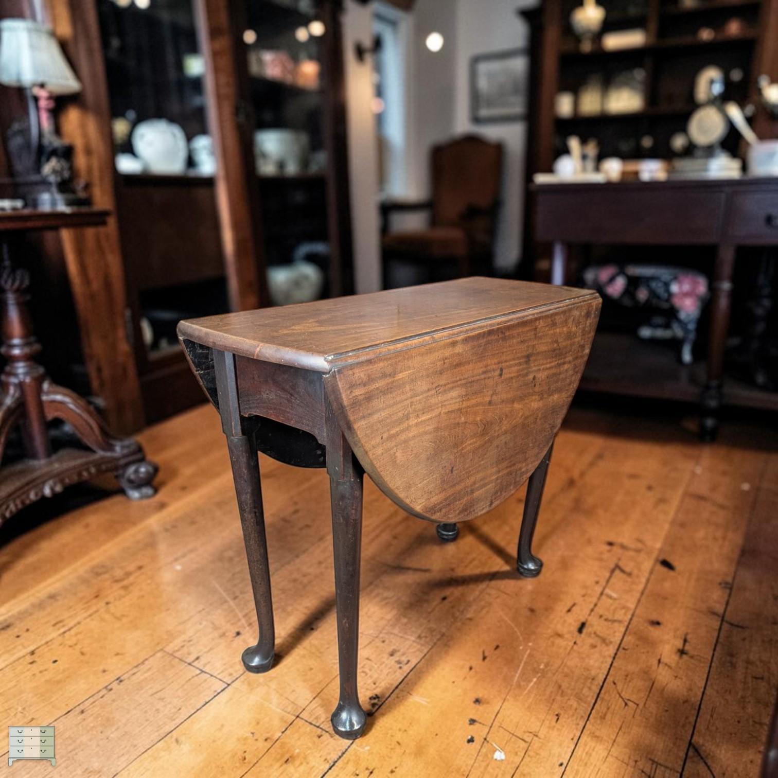 Late 18th Century Oval Mahogany Club Foot Table (1 of 6) Late 18th Century Oval Mahogany Club Foot Table (1 of 6)