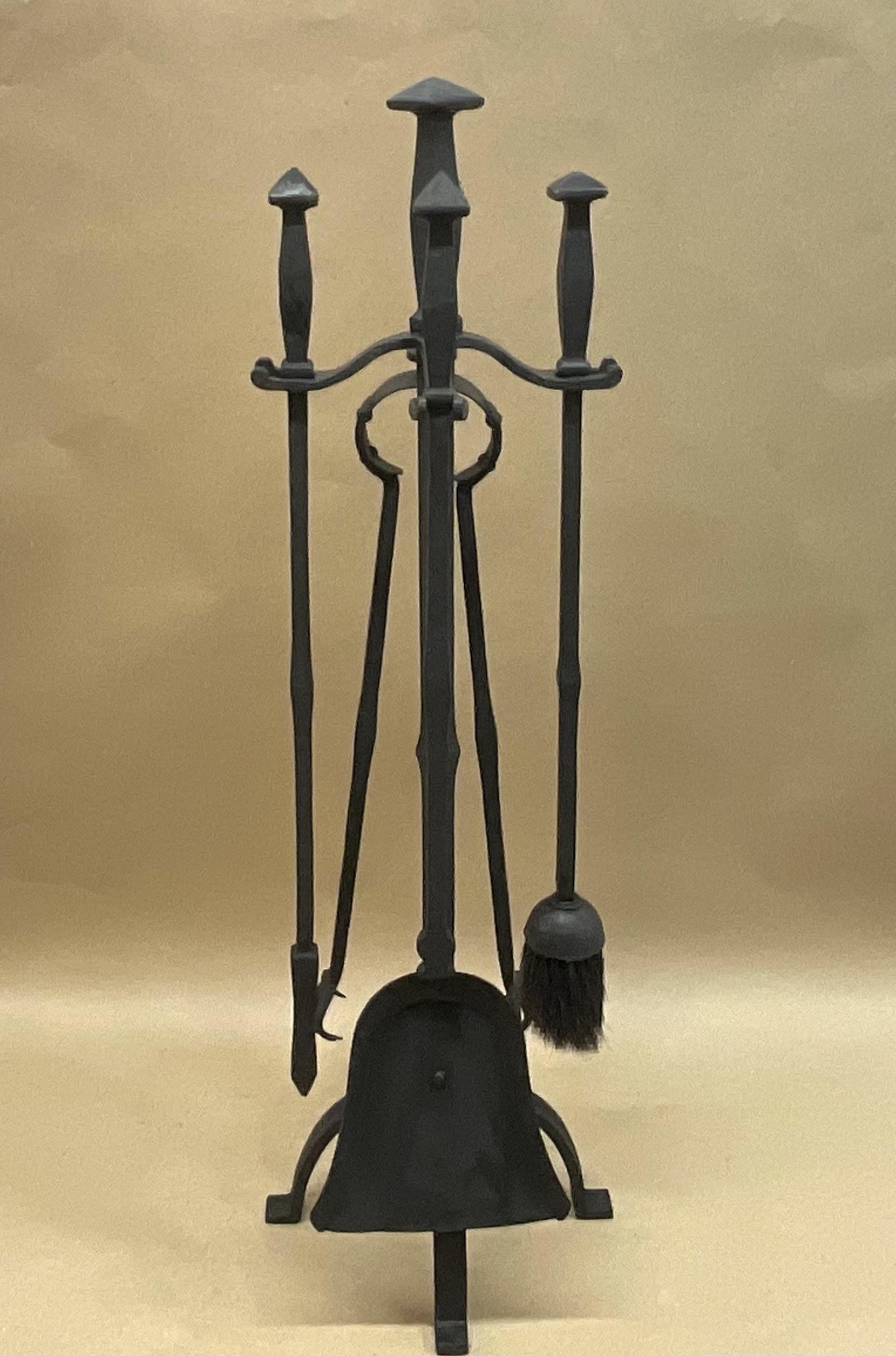 Arts & Crafts Wrought Iron 5 Piece Companion Set Antique Edwardian (1 of 8) Arts & Crafts Wrought Iron 5 Piece Companion Set Antique Edwardian (1 of 8)
