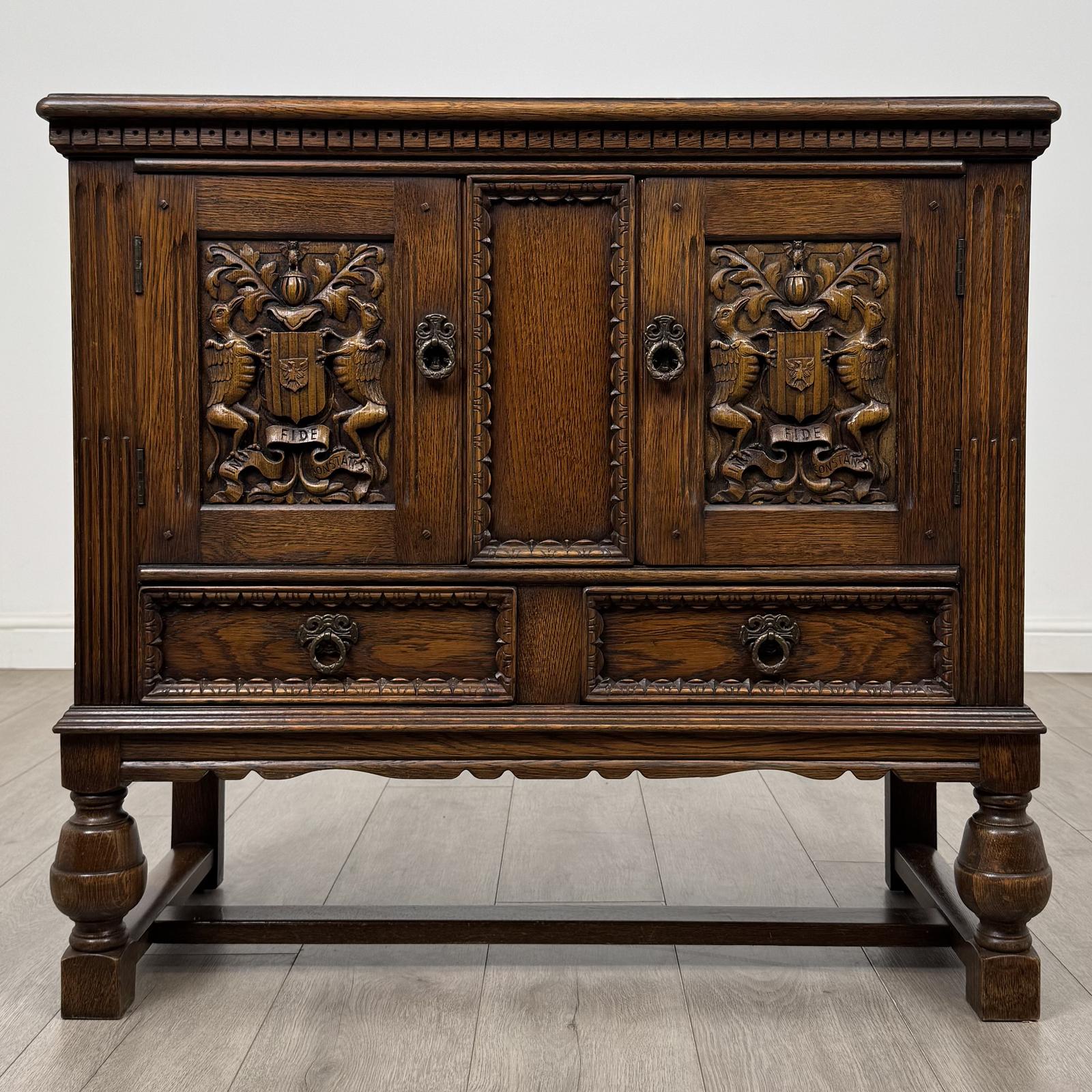 Antique 20th Century Fine Quality Carved Oak Cupboard (1 of 12) Antique 20th Century Fine Quality Carved Oak Cupboard (1 of 12)
