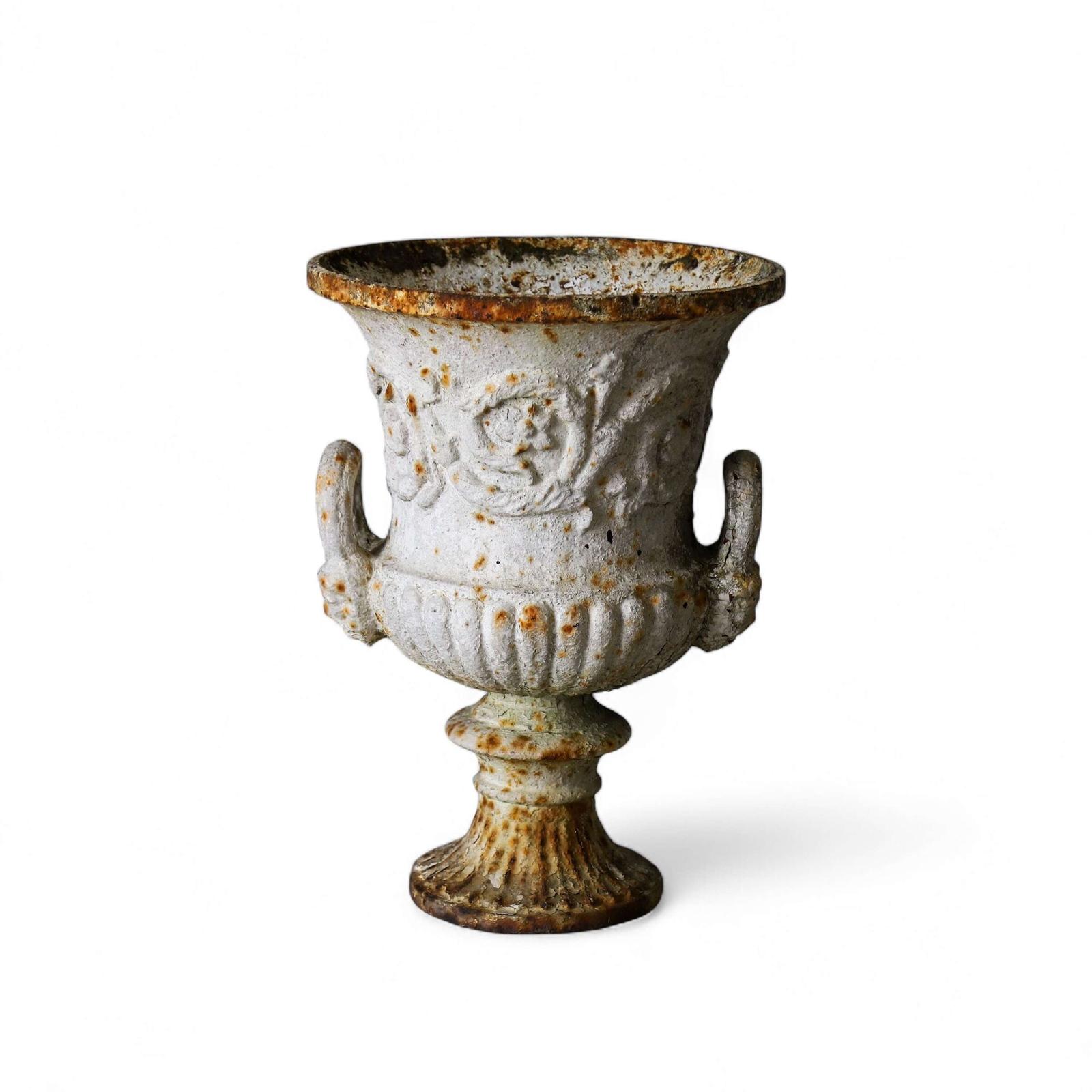 19th century garden antique Andrew Handyside Campana Cast Iron weathered Urn (1 of 8) 19th century garden antique Andrew Handyside Campana Cast Iron weathered Urn (1 of 8)