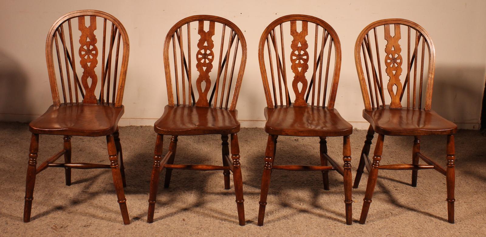Set of 4 19th Century Windsor Wheelback Chairs (1 of 12) Set of 4 19th Century Windsor Wheelback Chairs (1 of 12)