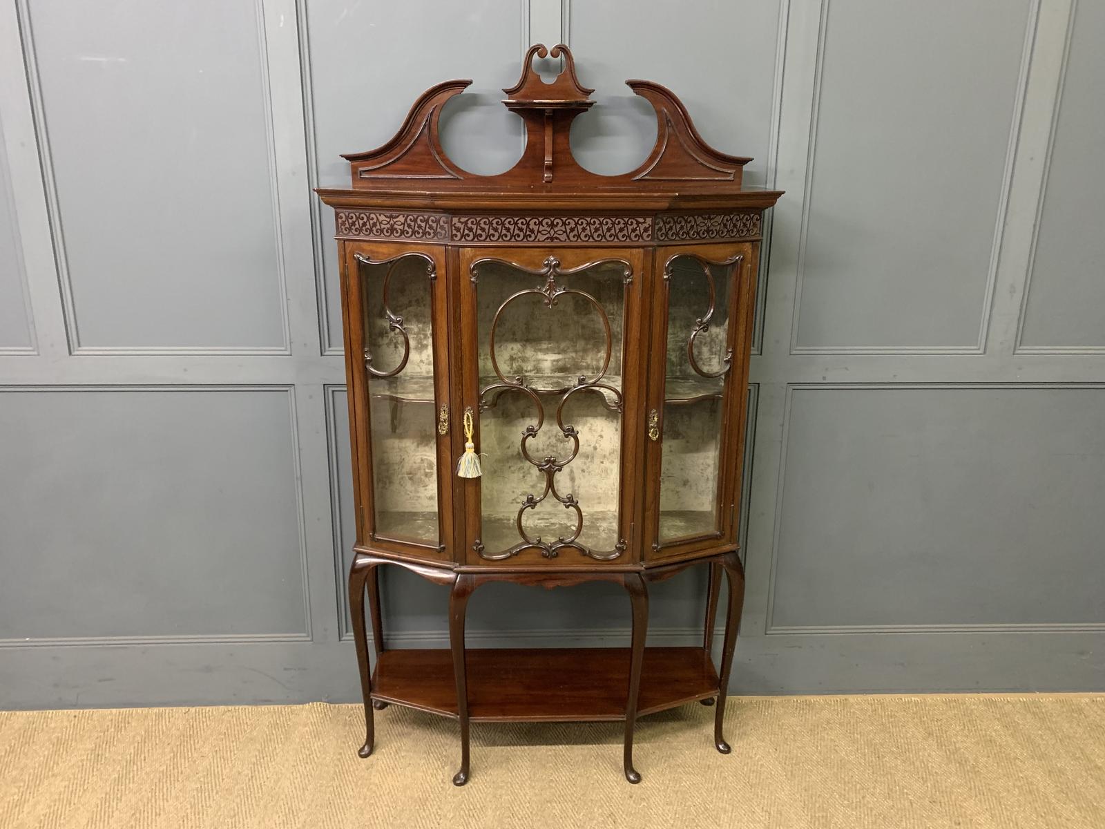 Victorian Carv ed Mahogany Display Cabinet (1 of 19)