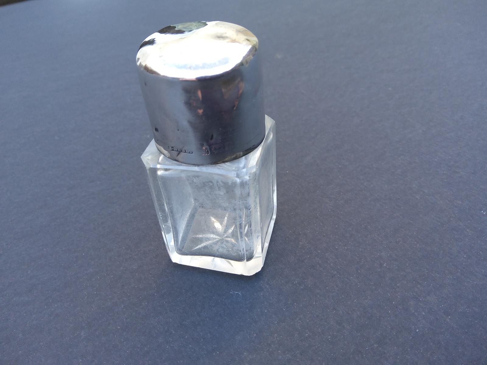 Small Square Shaped Silver Topped Scent Bottle (1 of 9)