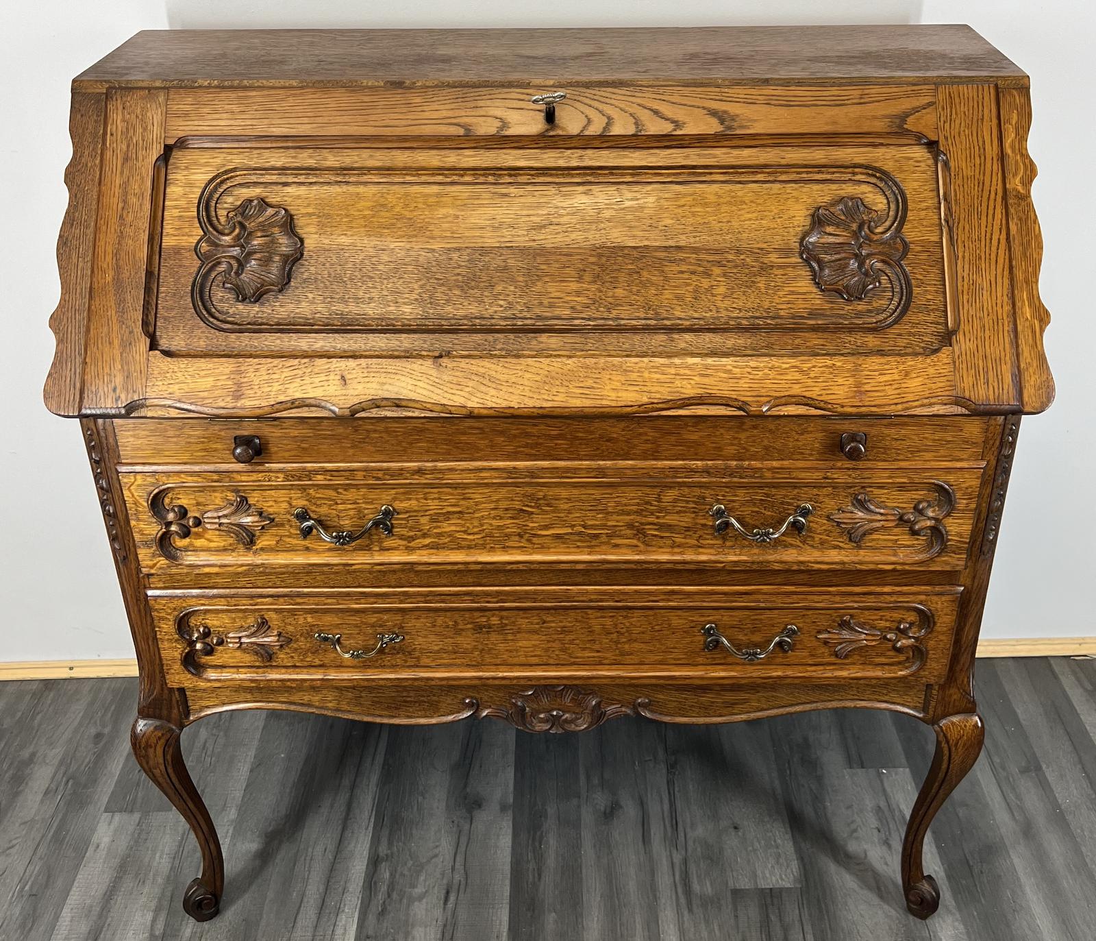 Rare Carved French Oak Beautiful Bureau (1 of 14) Rare Carved French Oak Beautiful Bureau (1 of 14)