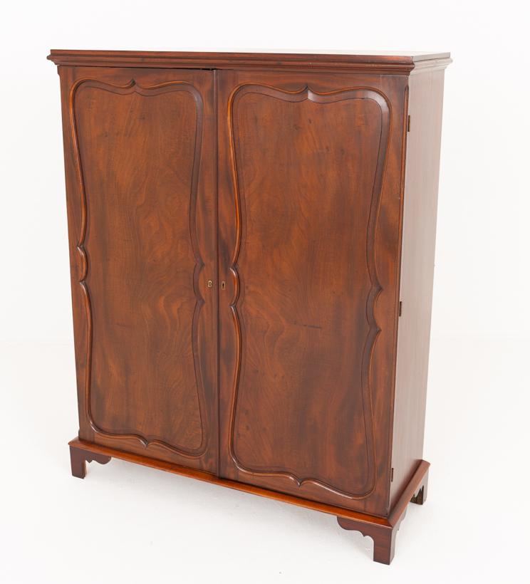 Georgian Mahogany 2 Door Hall Cabinet (1 of 9) Georgian Mahogany 2 Door Hall Cabinet (1 of 9)