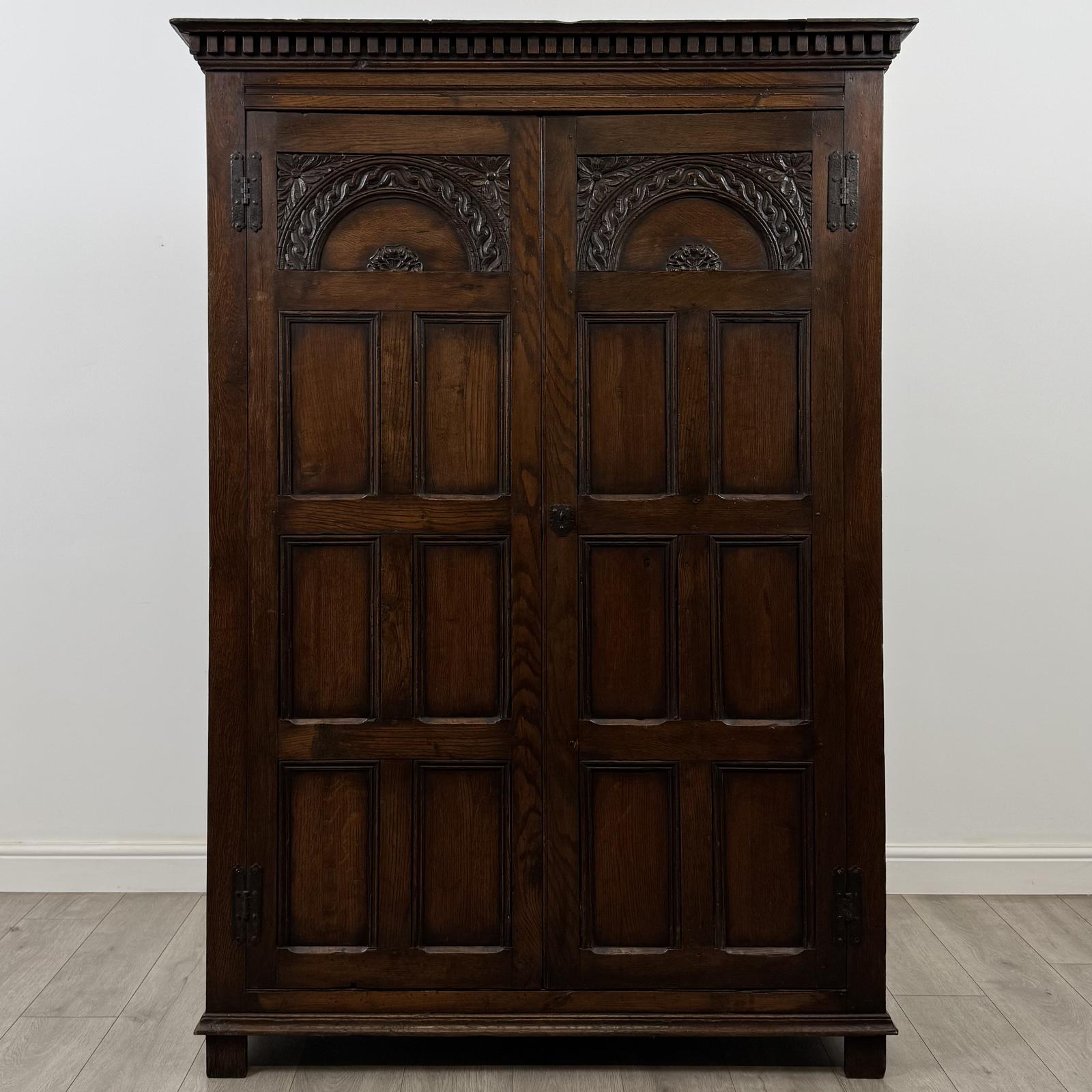 Antique 20th Century Good Quality Fitted Wardrobe in Oak (1 of 9) Antique 20th Century Good Quality Fitted Wardrobe in Oak (1 of 9)