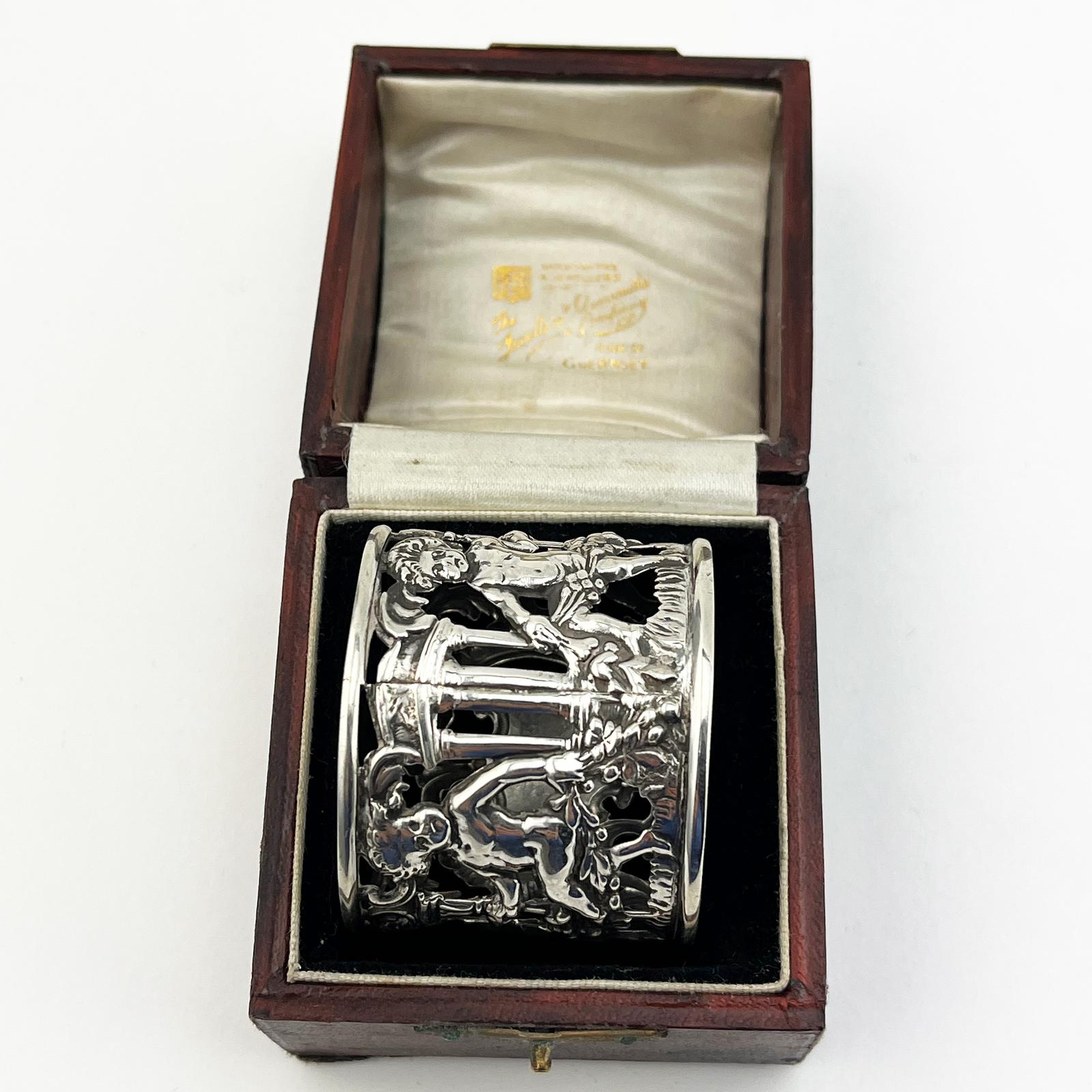 Beautiful Boxed Antique Sterling Silver Napkin Ring (1 of 6) Beautiful Boxed Antique Sterling Silver Napkin Ring (1 of 6)