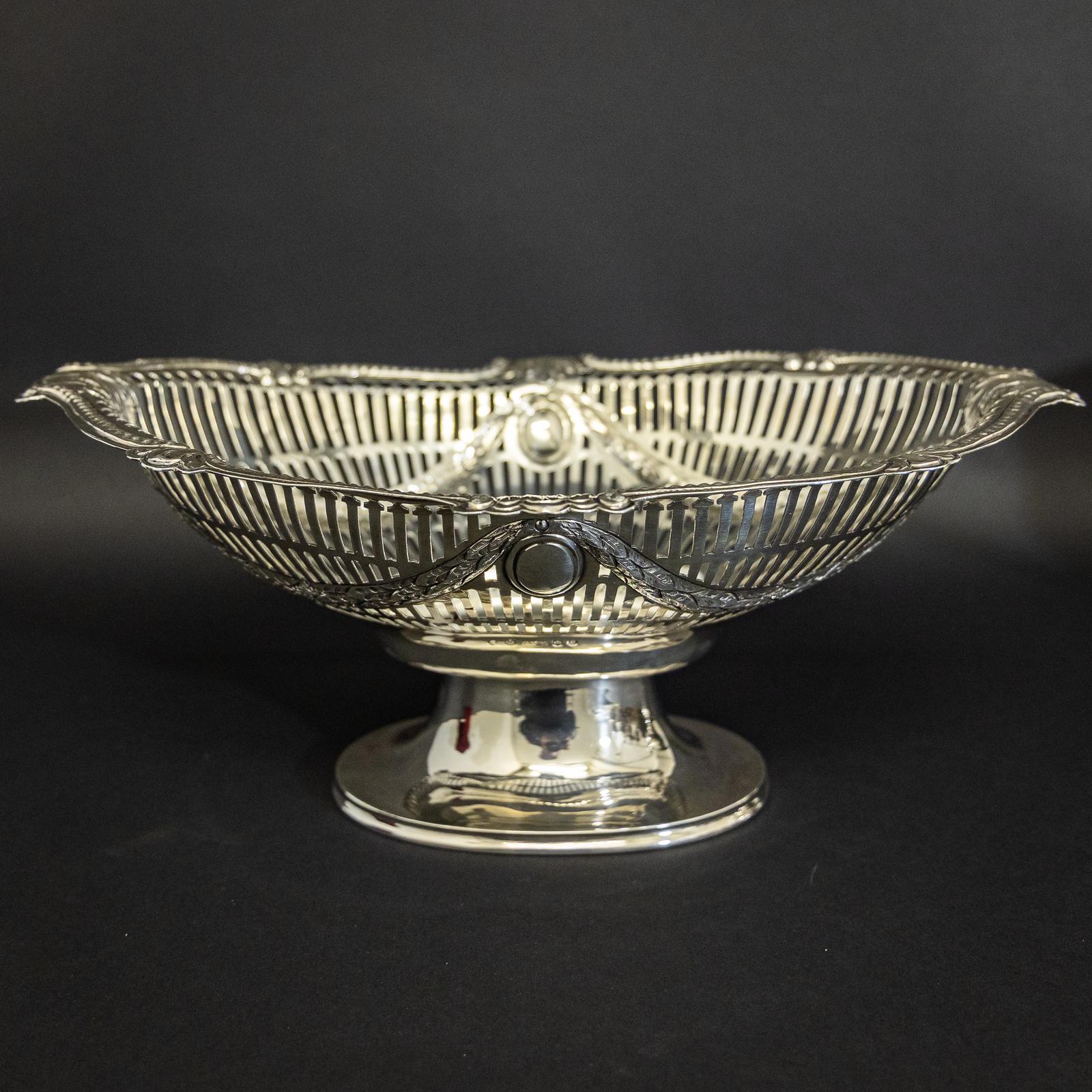 Victorian Scottish Silver Table Centre Bowl (1 of 9) Victorian Scottish Silver Table Centre Bowl (1 of 9)