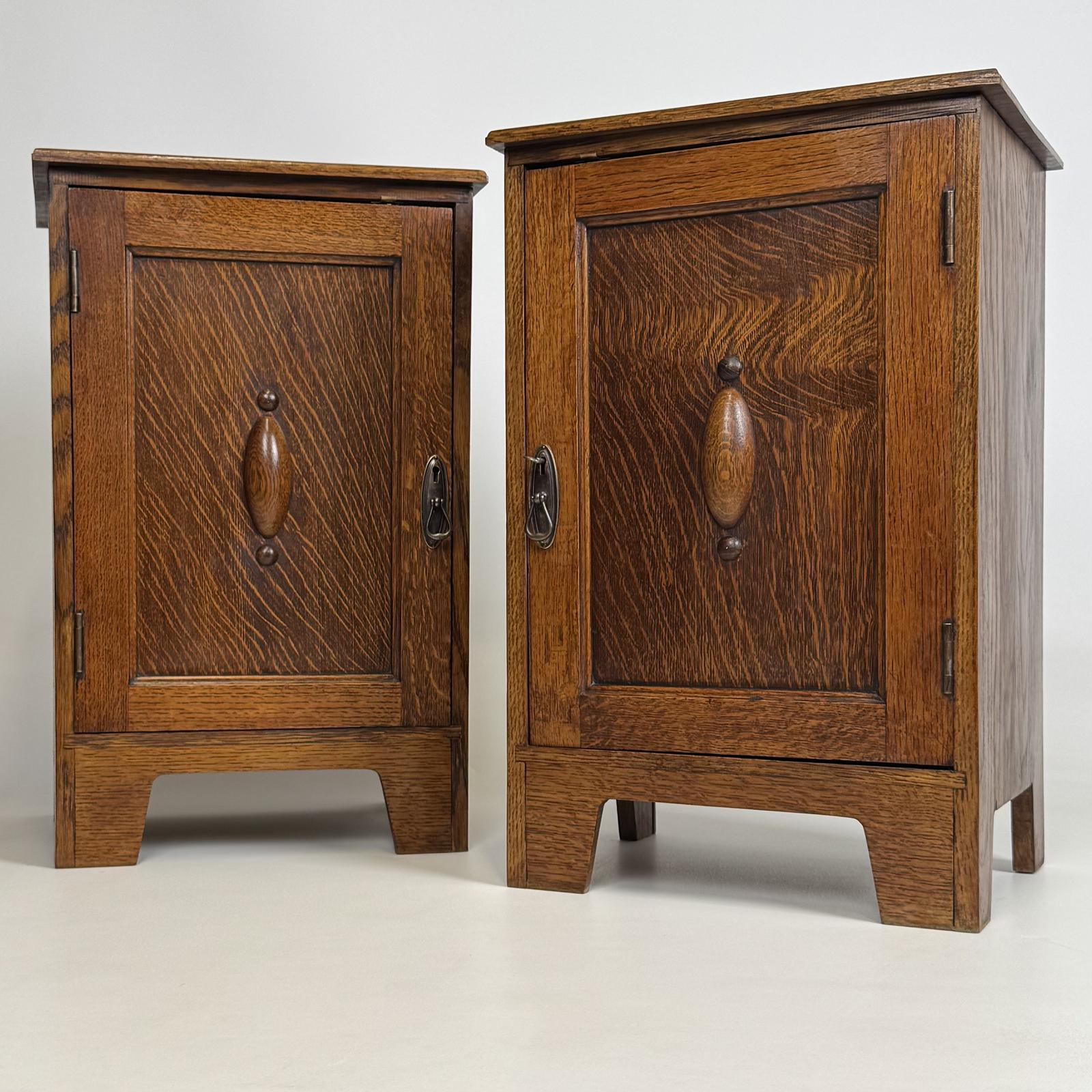 Antique 20th Century Pair of Bedside Cabinets In Oak (1 of 11)