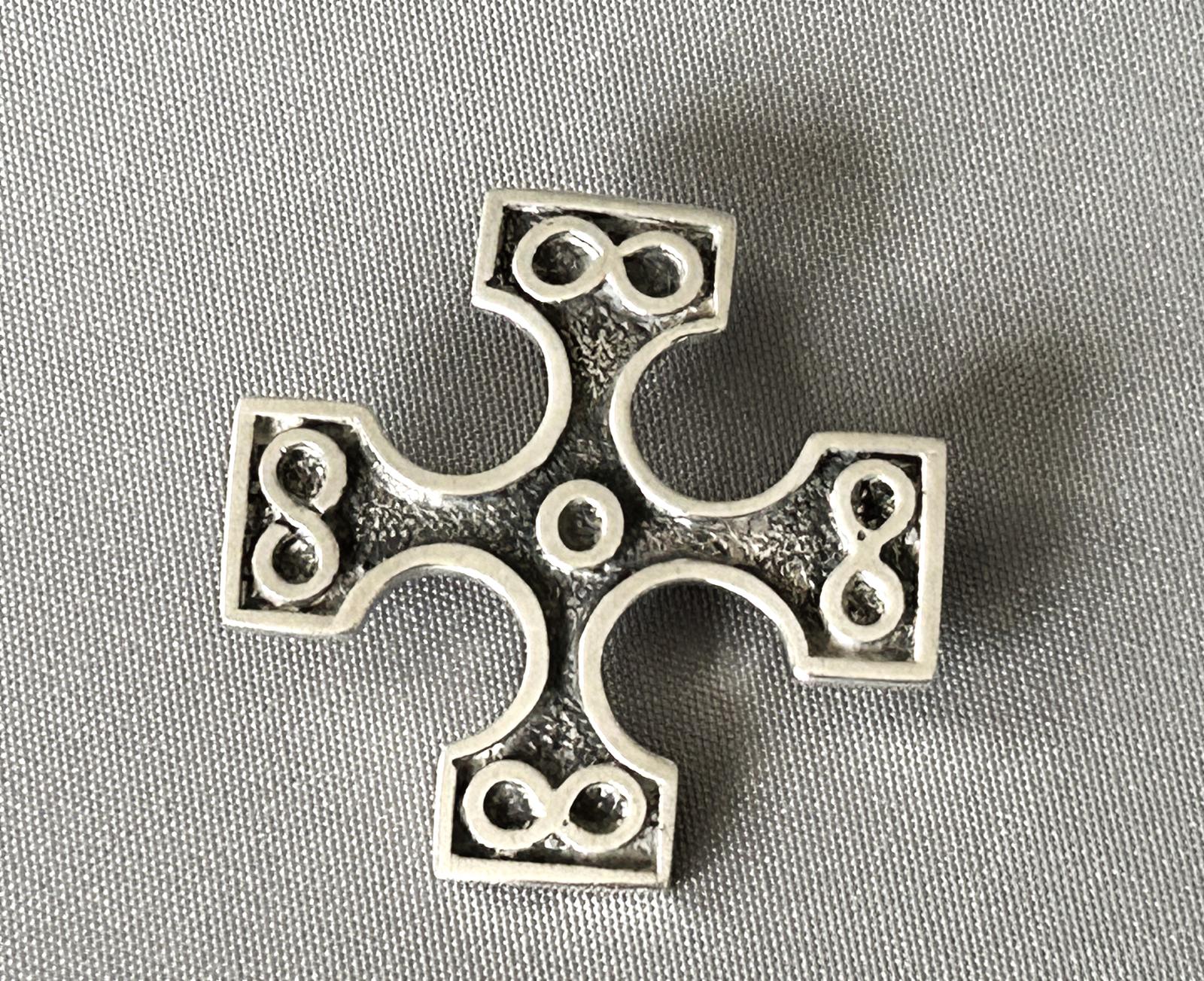 Vintage Ola M Gorie  Celtic Cross Silver Brooch (1 of 5)