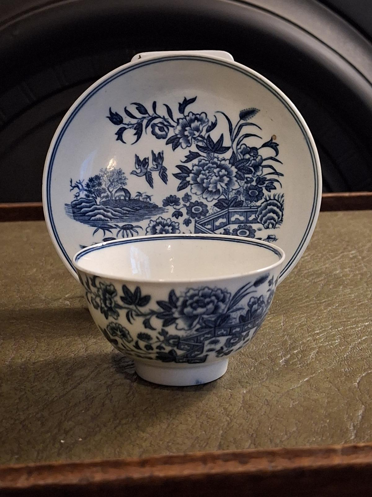 18th Century Worcester Fence Pattern Teabowl and Saucer (1 of 9) 18th Century Worcester Fence Pattern Teabowl and Saucer (1 of 9)