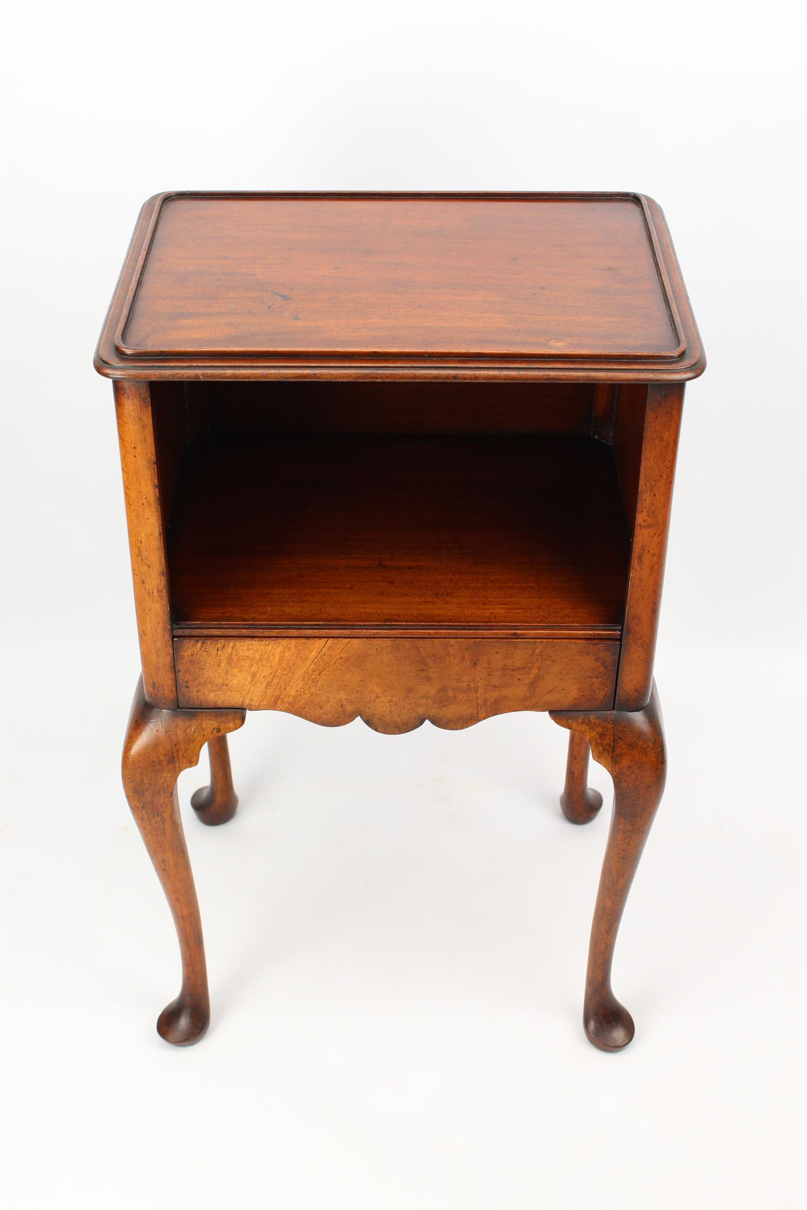 Edwardian Walnut Bedside Cabinet by Gill & Reigate (1 of 13)