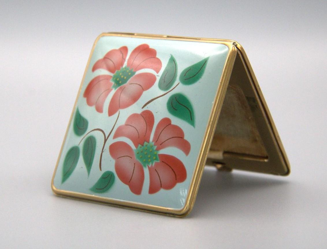 Vintage 1930s Clarice Jane Red Flowered Brass Powder Compact (1 of 5)