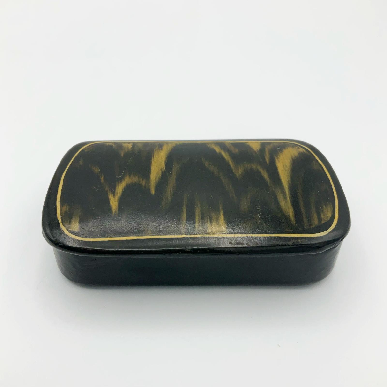 Antique Black Lacquer Snuff Box (1 of 8)