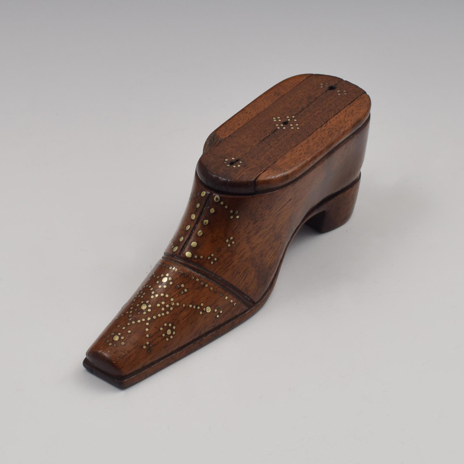 Mahogany & Love Heart Brass Pique Work Shoe Snuff Box (1 of 11)