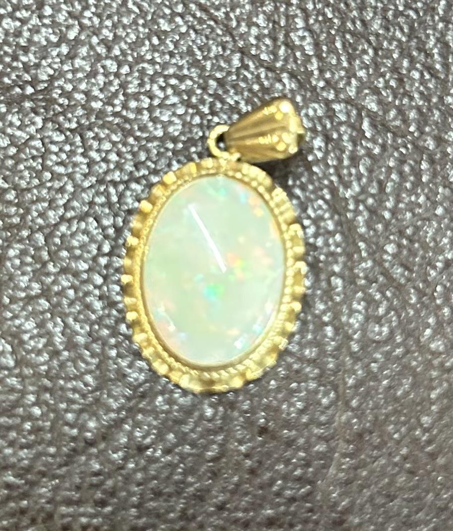 9ct Gold Opal Pendant (1 of 2)