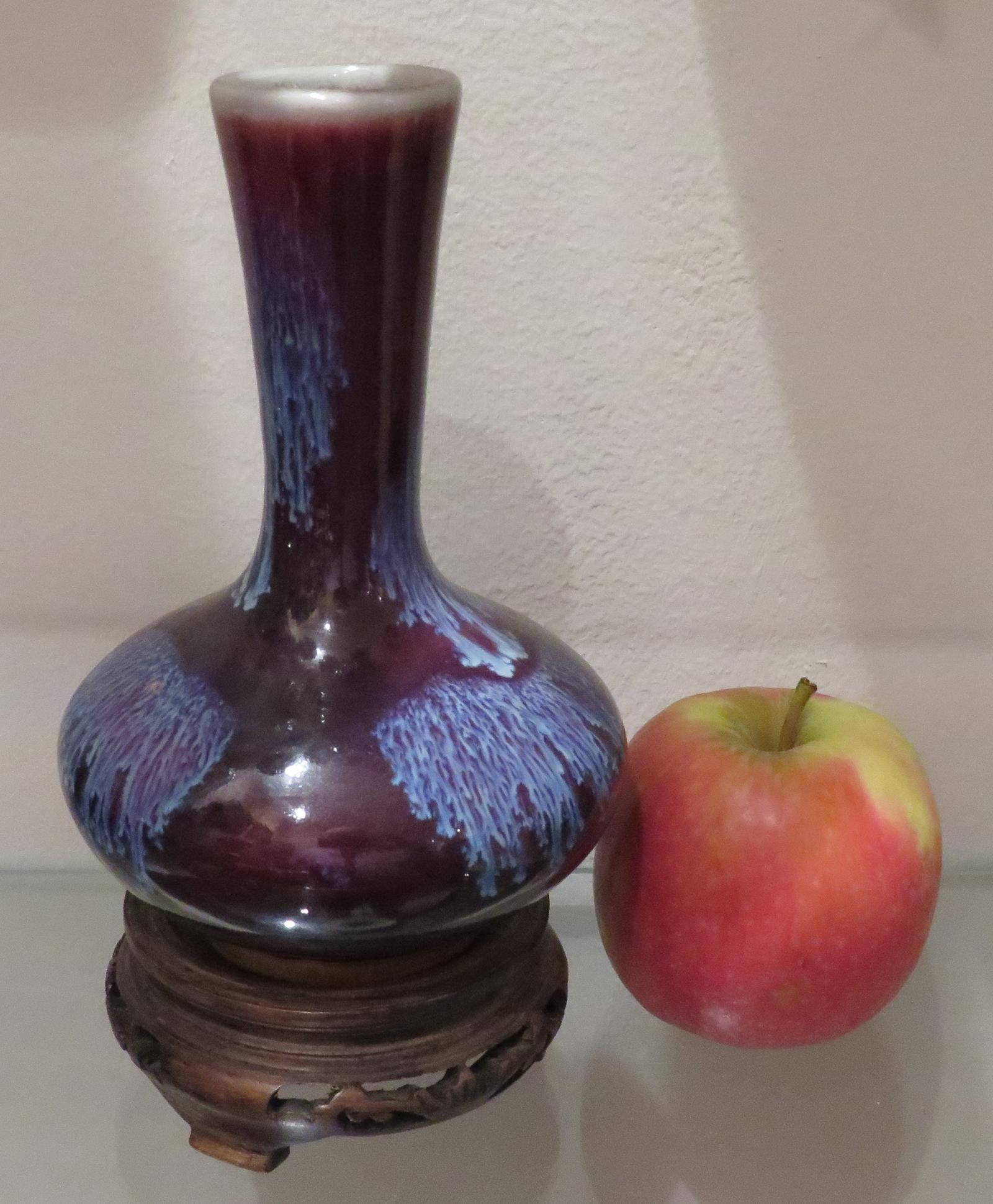 CHINESE TALL SLENDER NECKED VASE (1 of 3)