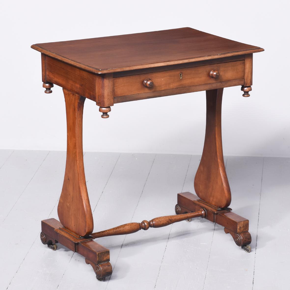 Neat-sized Low William IV Mahogany Side / Lamp Table (1 of 8)