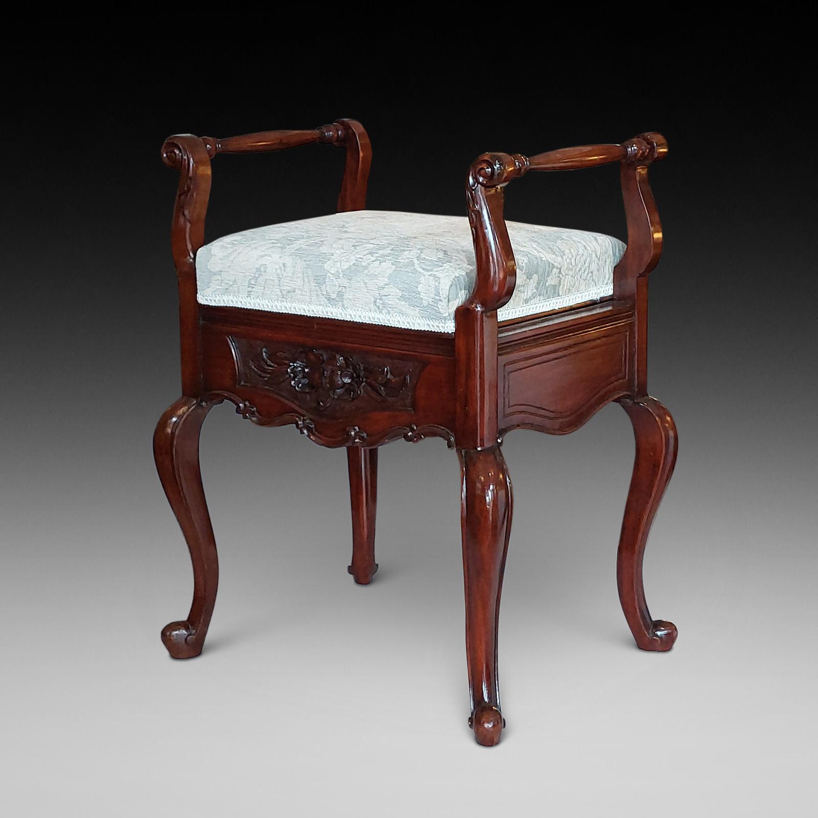 Early 20thc Walnut Piano Music Stool (1 of 6) Early 20thc Walnut Piano Music Stool (1 of 6)