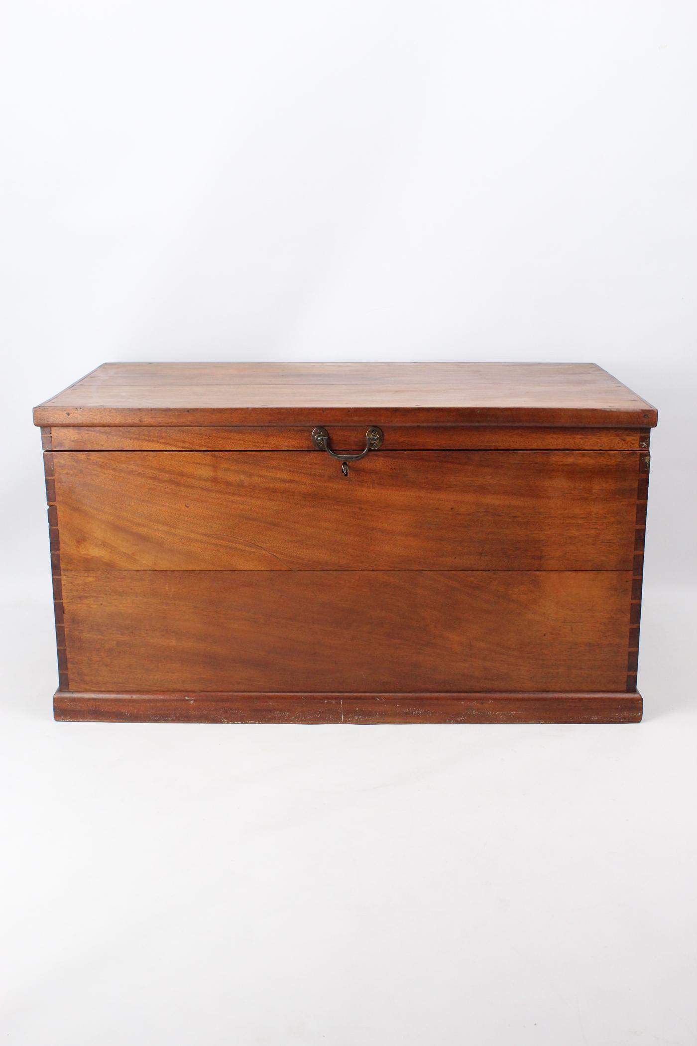 Victorian Mahogany Chest / Coffee Table (1 of 13) Victorian Mahogany Chest / Coffee Table (1 of 13)