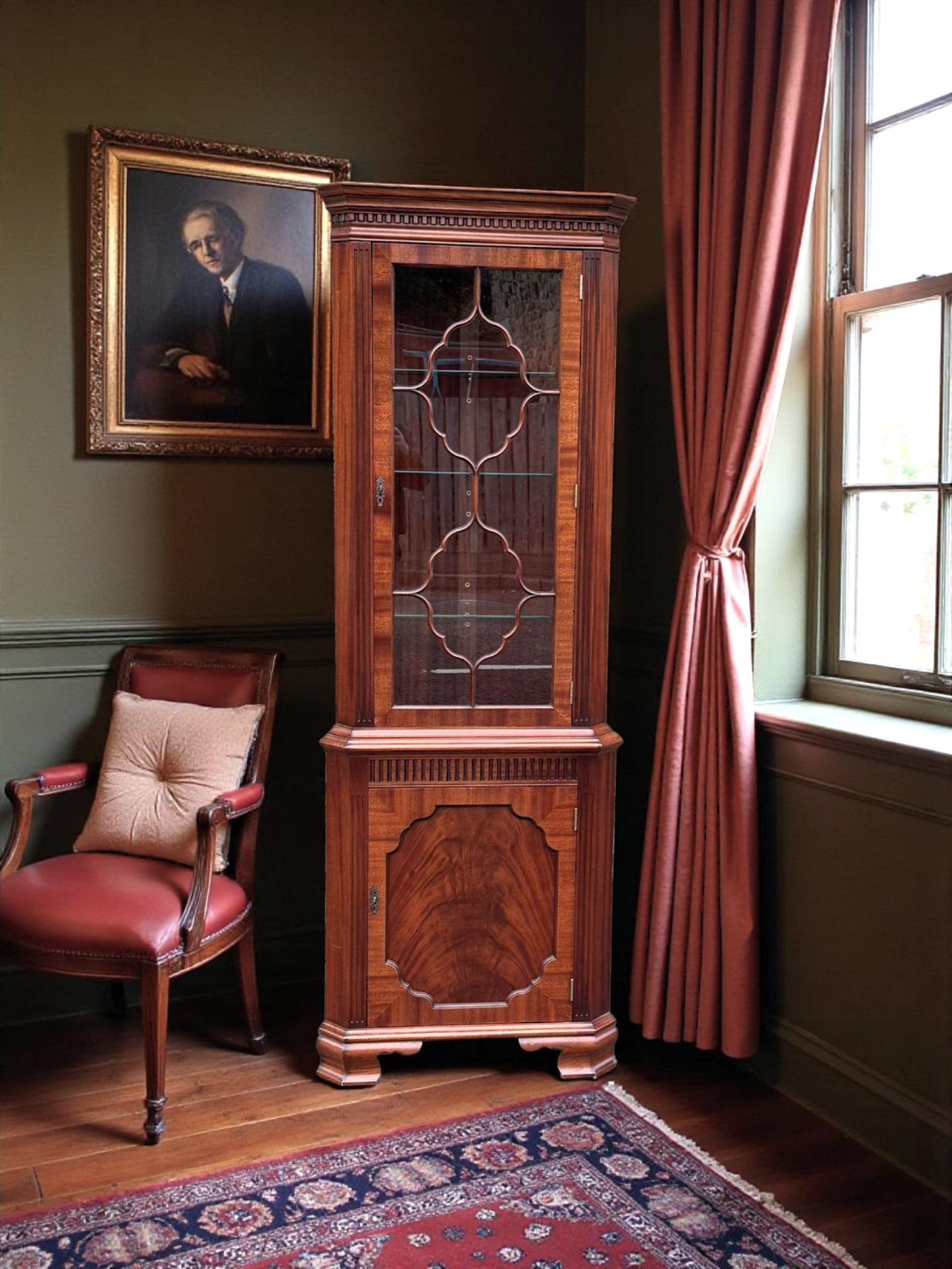 Charles Barr Figured Mahogany Corner Cabinet / Corner Cupboard (1 of 17)
