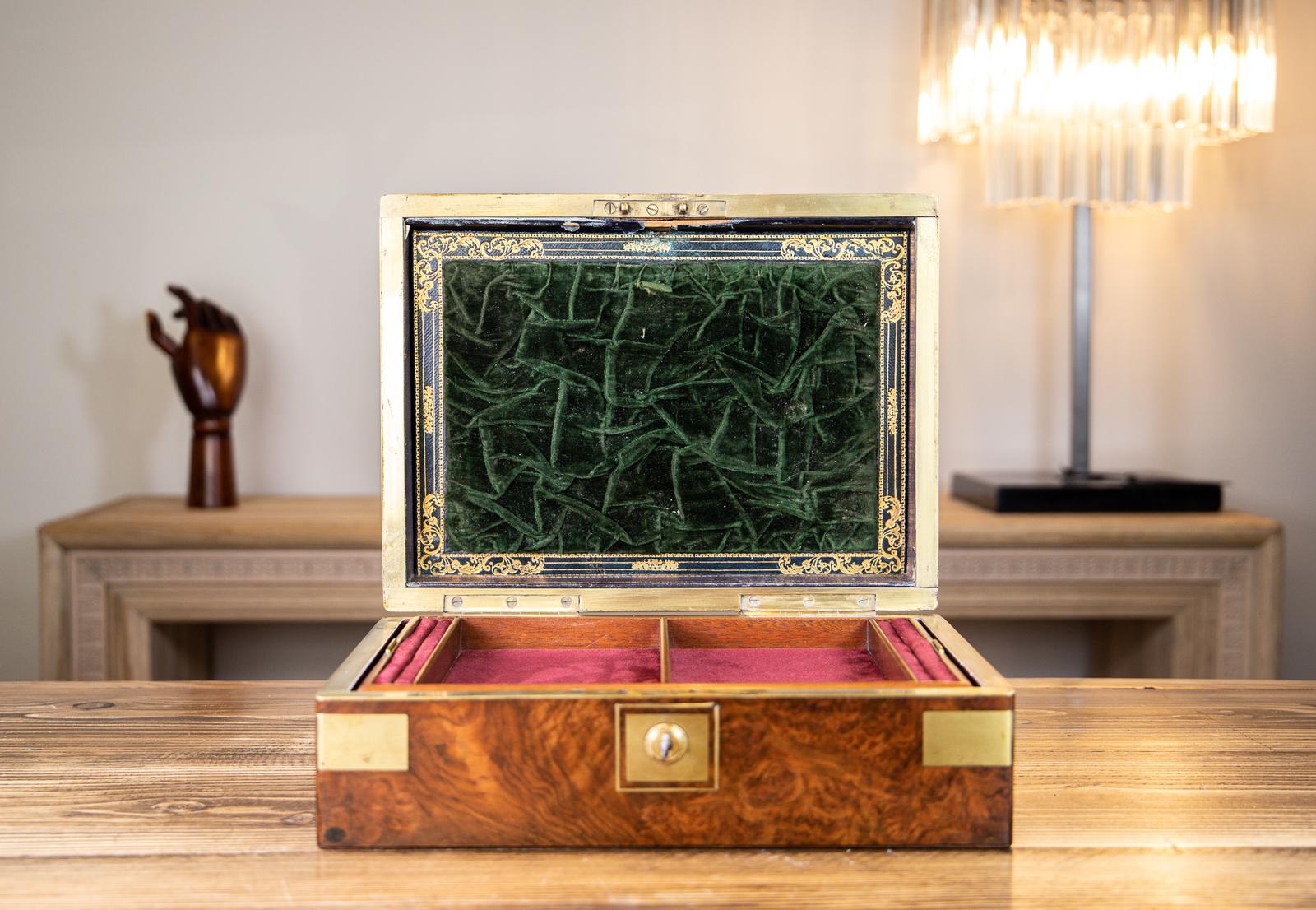 Burr Walnut Georgian Jewellery Box c.1800 (1 of 14)