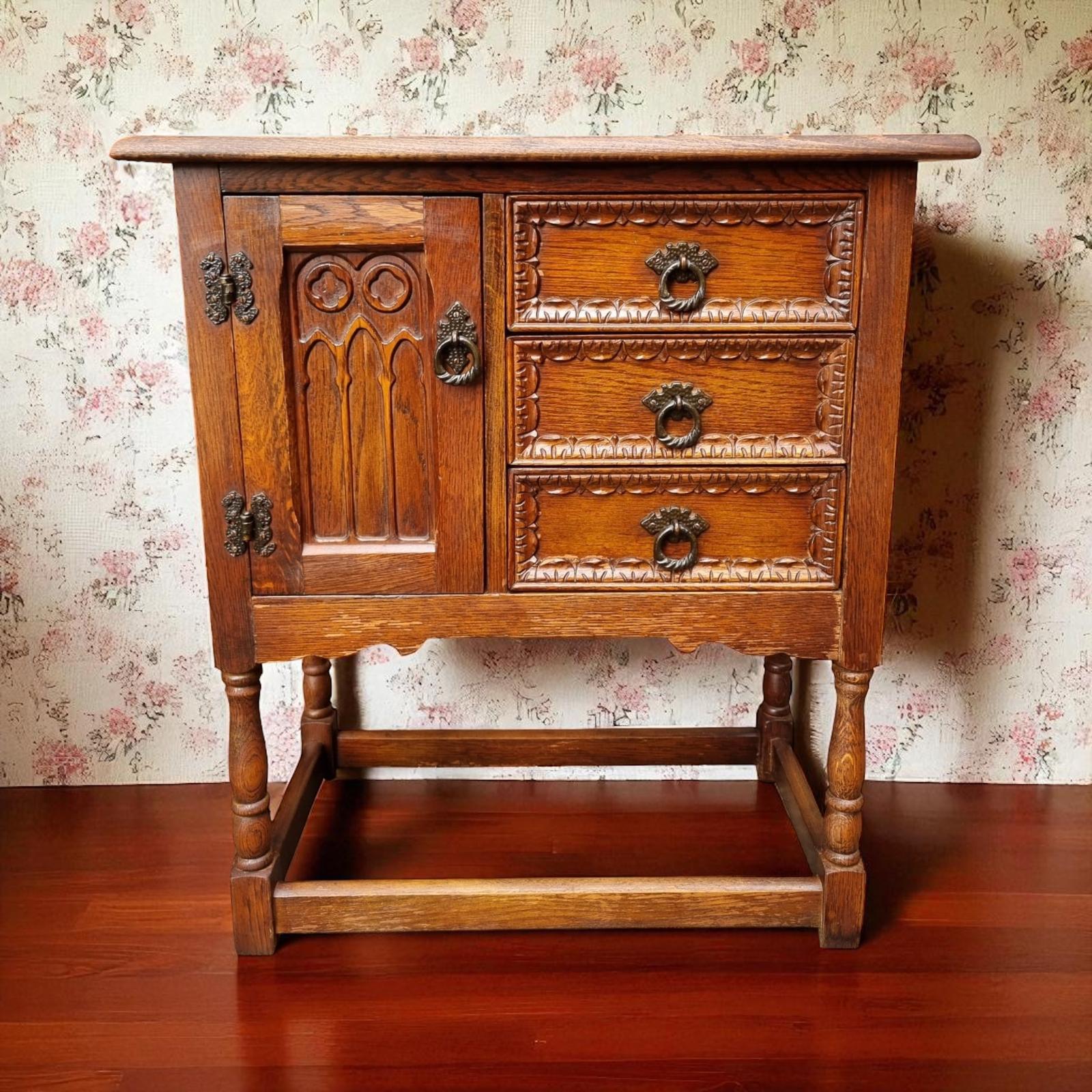 Antique Style Oak Bedside Cabinet c.1970 (1 of 9)