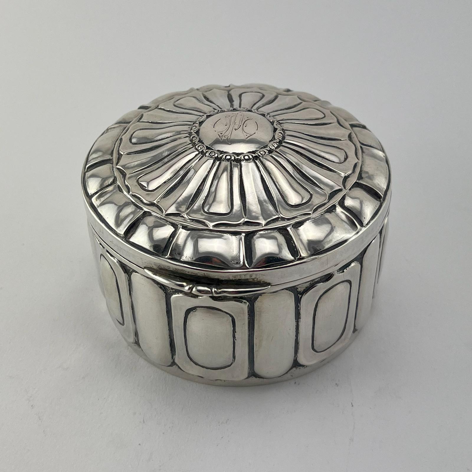Good Gauge German 800 Grade Cylindrical Silver Box (1 of 5)