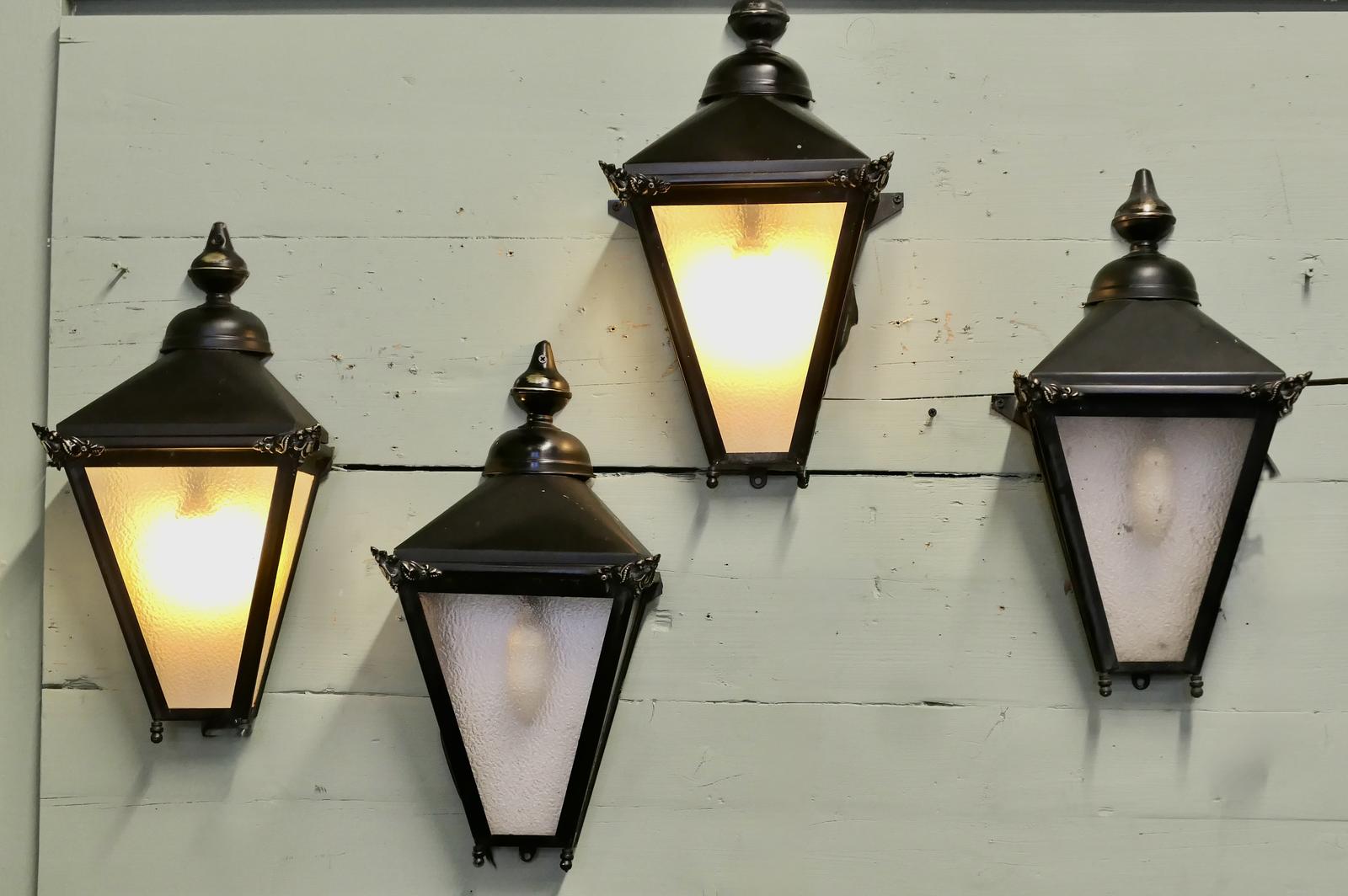 Set of 4 Traditional Wall Lanterns (1 of 6) Set of 4 Traditional Wall Lanterns (1 of 6)