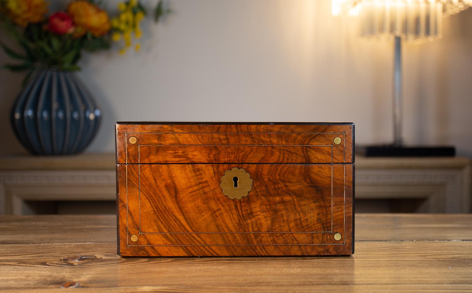 Figured Walnut Sewing Box c.1880 (1 of 10) Figured Walnut Sewing Box c.1880 (1 of 10)