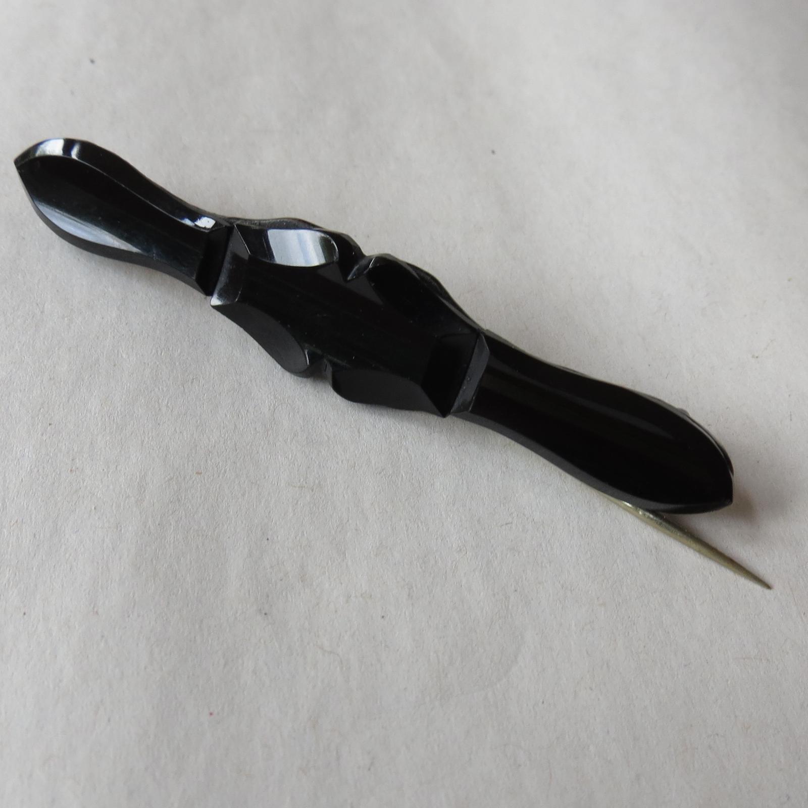 Art Deco Whitby Jet Brooch (1 of 6)