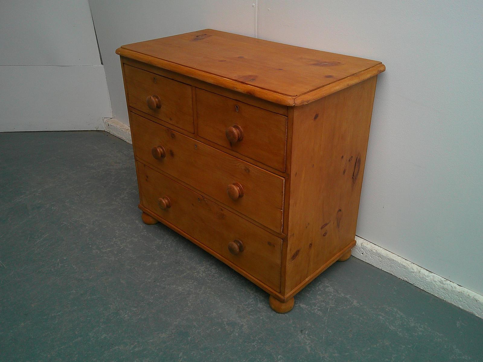 Cute Small Victorian Antique Pine Waxed 4 Drawer Chest of Drawers (1 of 10) Cute Small Victorian Antique Pine Waxed 4 Drawer Chest of Drawers (1 of 10)