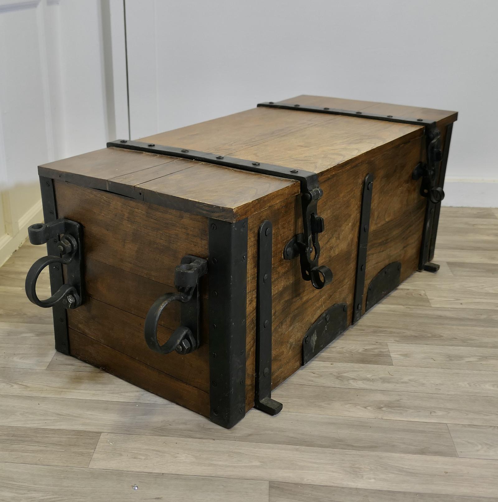 French Elm Cannonball Box with Iron Hasps and Carrying Hoops (1 of 9)