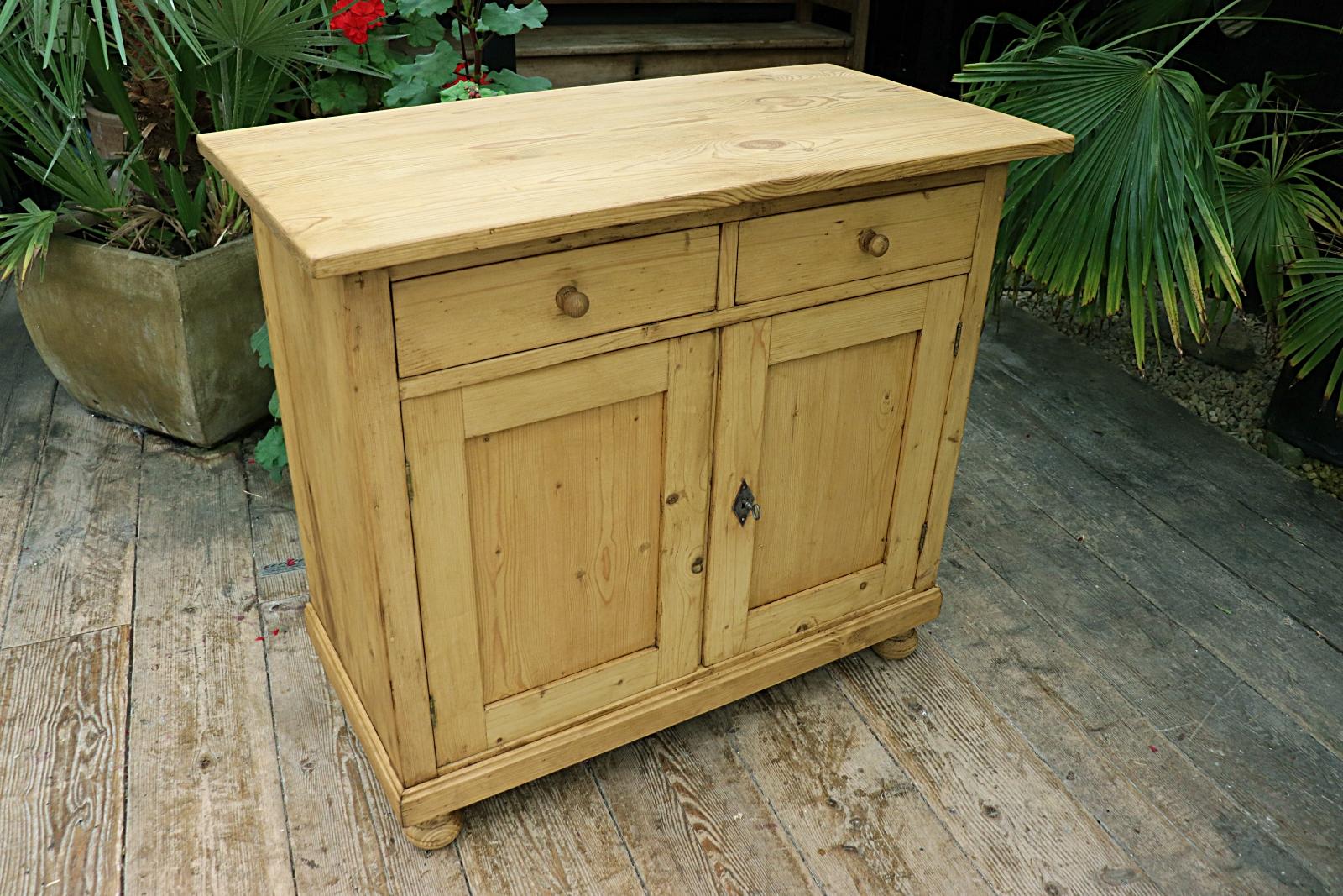 Superb! Rustic Old Pine Dresser Base/ Sideboard/ Cupboard (1 of 9) Superb! Rustic Old Pine Dresser Base/ Sideboard/ Cupboard (1 of 9)