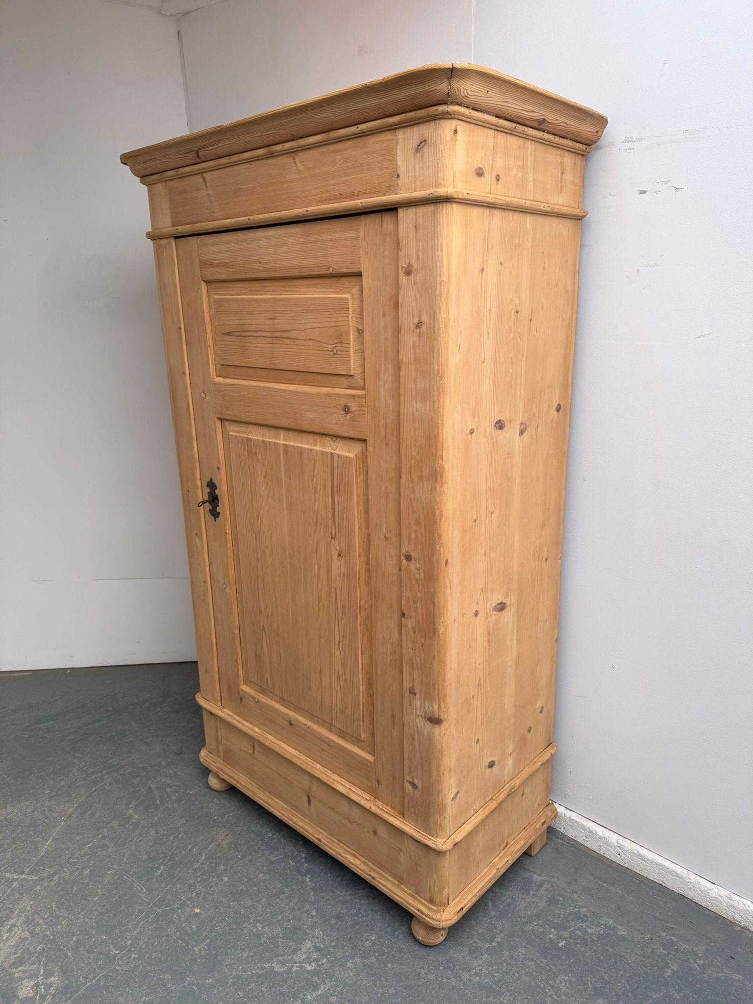 Lovely Victorian 1 Piece Antique Pine Wardrobe to wax / paint (1 of 10) Lovely Victorian 1 Piece Antique Pine Wardrobe to wax / paint (1 of 10)