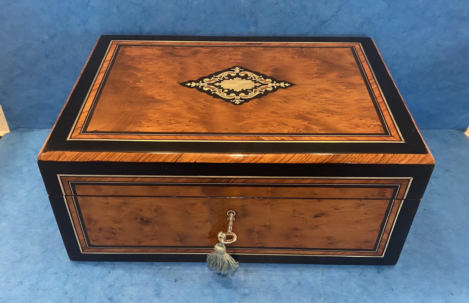 19th Century French Burr Cedar Box (1 of 17) 19th Century French Burr Cedar Box (1 of 17)