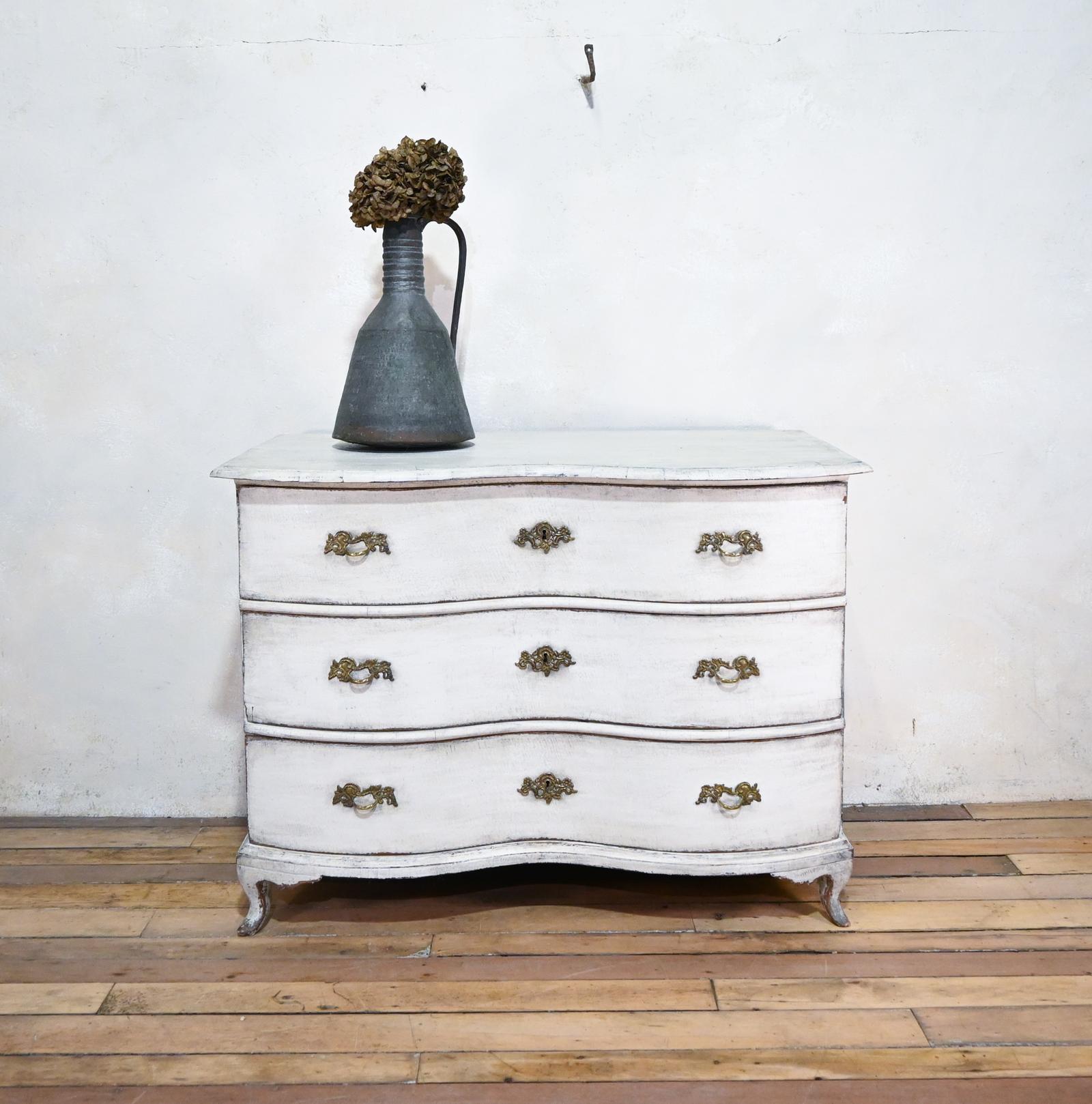 A 19th Century Serpentine German Rococo White Painted Commode - Chest Of Drawers (1 of 16)