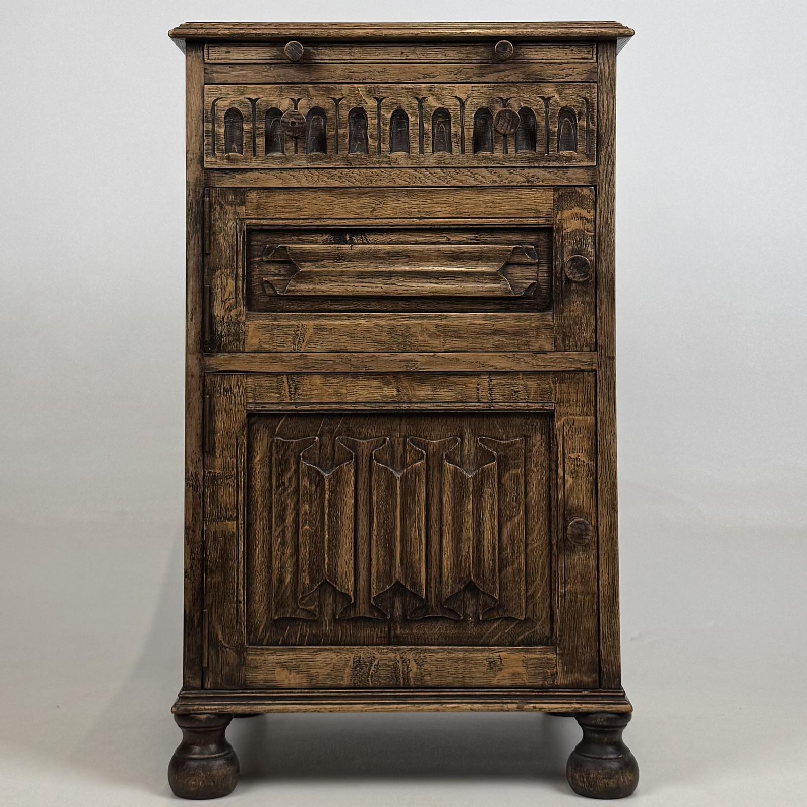 Antique 20th Century Small Edwardian Cabinet in Oak (1 of 13) Antique 20th Century Small Edwardian Cabinet in Oak (1 of 13)