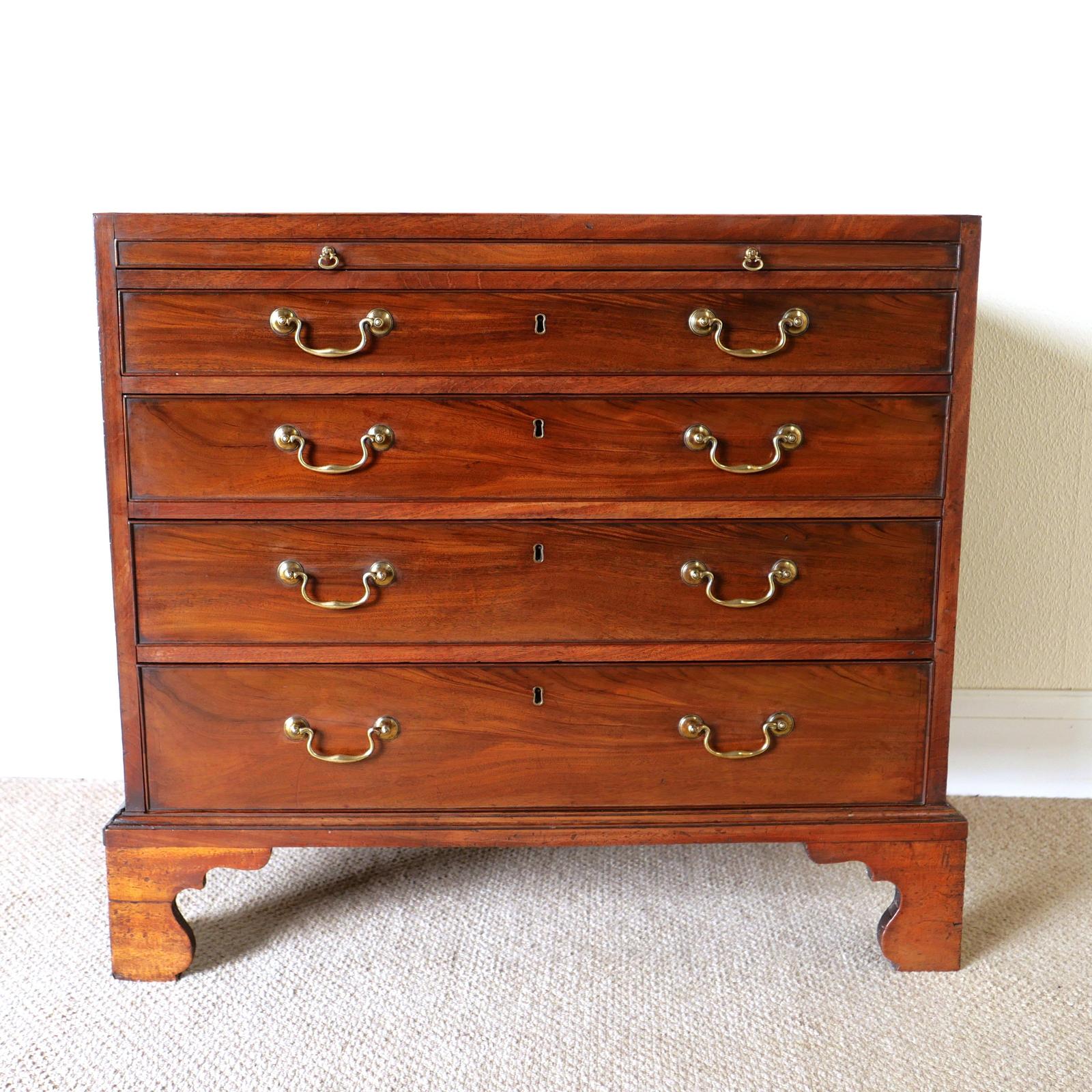 Georgian Mahogany Chest of Drawers with Slide c.1790 (1 of 9)