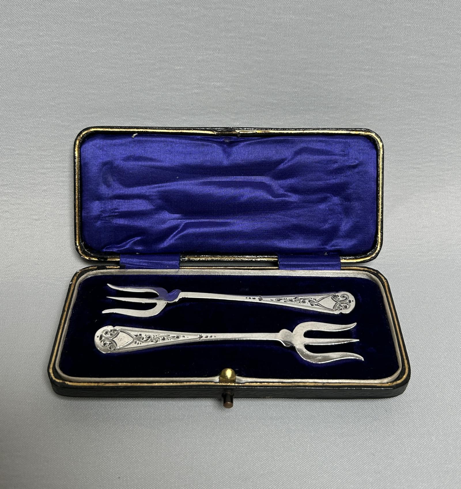 Charming Pair of Boxed Silver Pickle Forks (1 of 8)