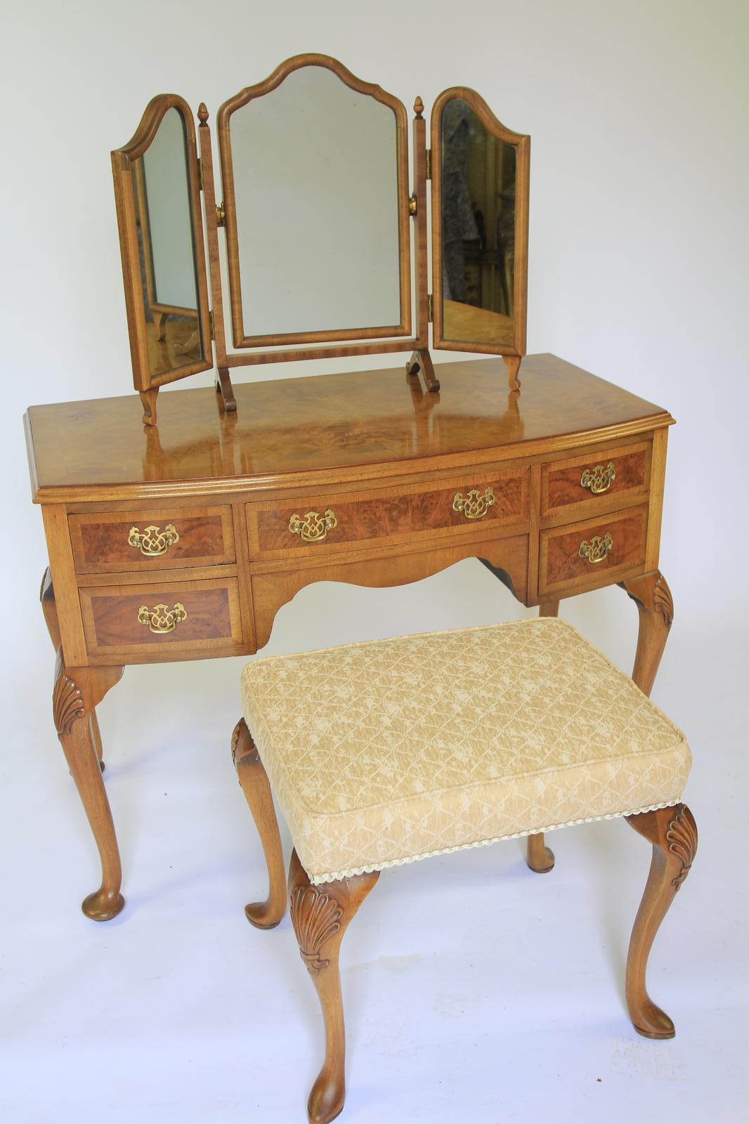 Queen Anne Style Burr Walnut Bowfront Dressing Table, Mirror & Stool c.1930 (1 of 14) Queen Anne Style Burr Walnut Bowfront Dressing Table, Mirror & Stool c.1930 (1 of 14)