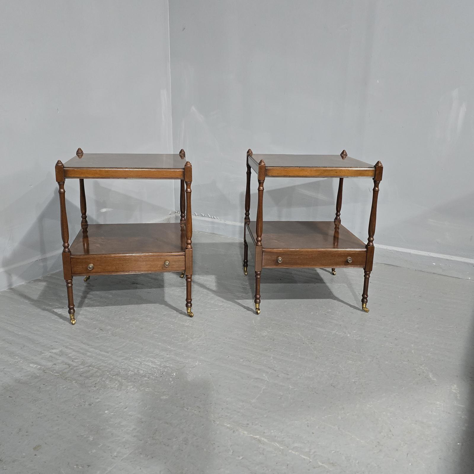 Excellent  Quality Pair Mahogany Lamp Tables (1 of 15)